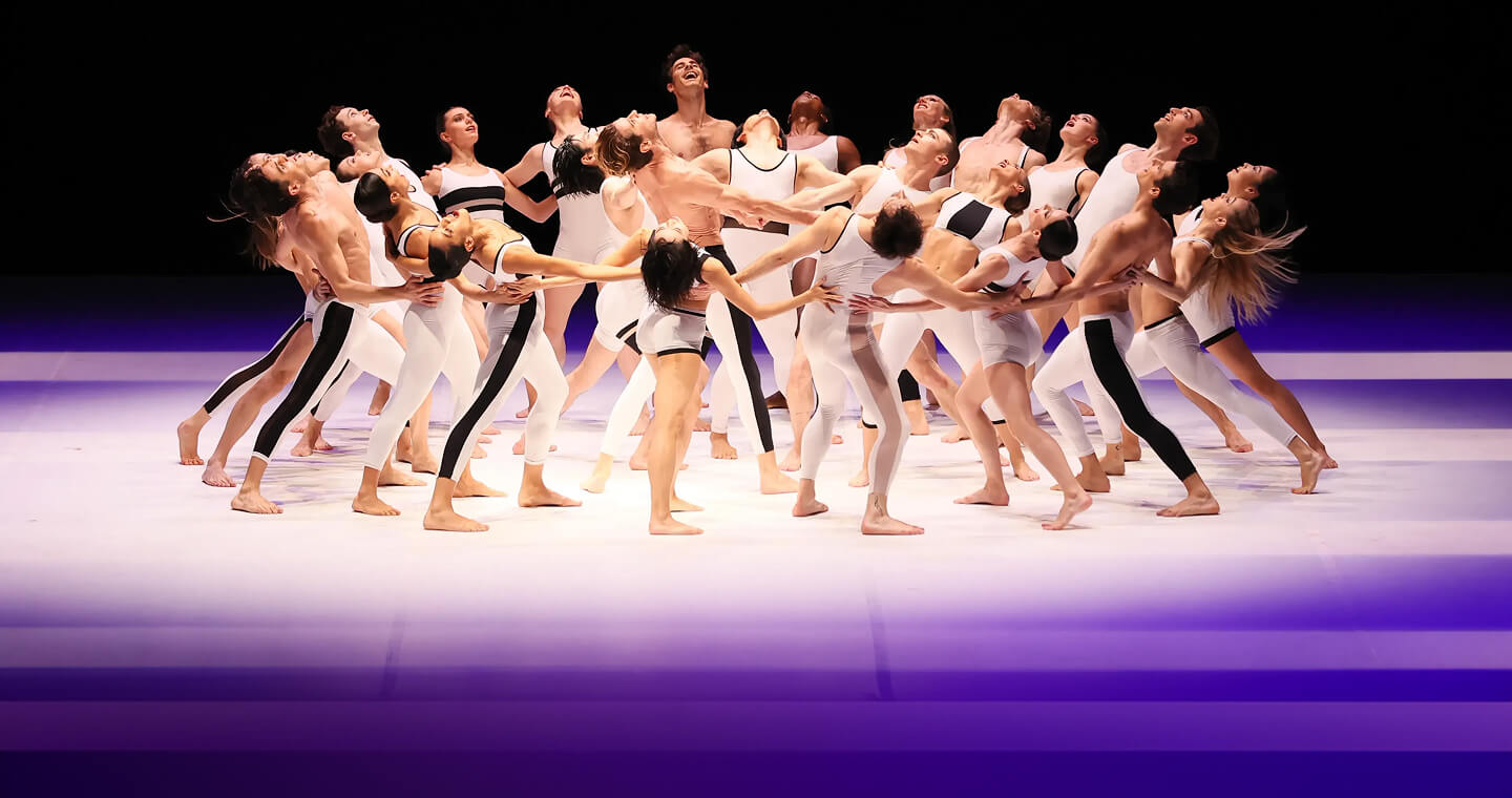 Béjart Ballet dancers